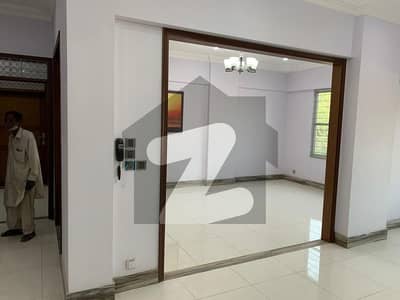 کلفٹن ۔ بلاک 5 کلفٹن,کراچی میں 3 کمروں کا 7 مرلہ فلیٹ 1.65 لاکھ میں کرایہ پر دستیاب ہے۔