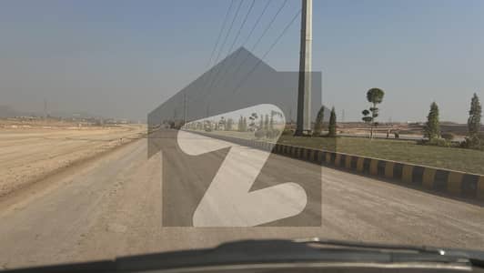 چکری راولپنڈی میں 8 کنال کمرشل پلاٹ 6.4 کروڑ میں برائے فروخت۔