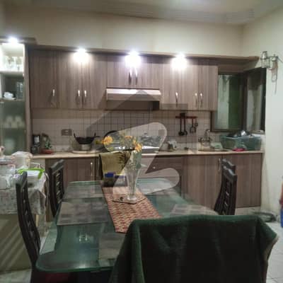 پی سی ایس آئی آر ہاؤسنگ سوسائٹی سکیم 33 - سیکٹر 24-اے,سکیم 33,کراچی میں 4 کمروں کا 5 مرلہ فلیٹ 1.3 کروڑ میں برائے فروخت۔