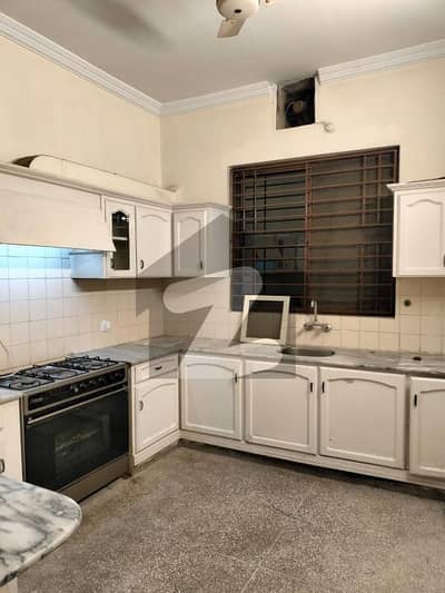 Full House For Rent F10-4 VIP location