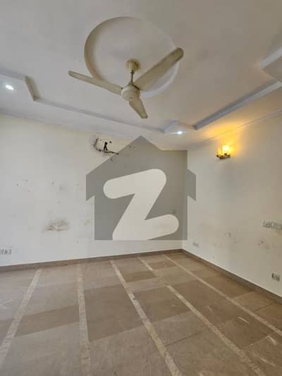 E-11/2 7 marla upper portion available for rent in e11 Islamabad