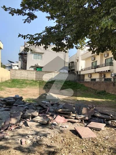 BEST LOCATION ONE KANAL TOP OF THE LINE PLOT AVAIL FOR SALE DHA PHASE 1