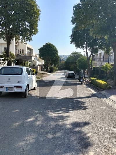 VERY GOOD LOCATION ONE KANAL SOLID LAND PLOT AVAIL FOR SALE DHA 1