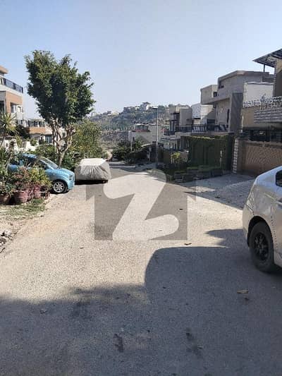 OUT CLASS LOCATION ONE KANAL SOLID LAND PLOT AVAIL FOR SALE DHA PHASE 1