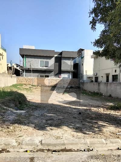 VERY NICE LOCATION ONE KANAL BEAUTIFUL PLOT AVAILABLE FOR SALE