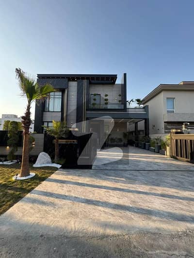 20 MARLA ELEGANT AND FULLY MAINTAINED SUPER HOT LOCATED BRAND NEW BUNGALOW IS AVAILABLE IN THE BEST BLOCK OF DHA LAHORE.