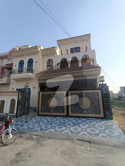 جوبلی ٹاؤن ۔ بلاک بی جوبلی ٹاؤن,لاہور میں 6 کمروں کا 10 مرلہ مکان 4.4 کروڑ میں برائے فروخت۔