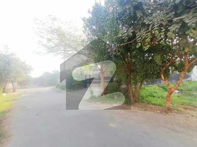 ویلینشیاء ۔ بلاک جے ویلینشیاء ہاؤسنگ سوسائٹی,لاہور میں 1 کنال رہائشی پلاٹ 3.25 کروڑ میں برائے فروخت۔