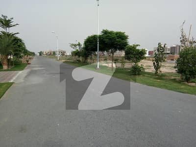 ڈی ایچ اے فیز 7 - بلاک وائے فیز 7,ڈیفنس (ڈی ایچ اے),لاہور میں 1 کنال رہائشی پلاٹ 4.6 کروڑ میں برائے فروخت۔