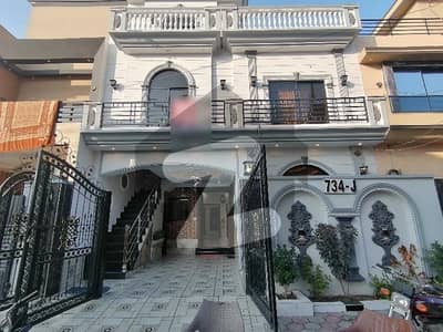 الرحمان فیز 2 - بلاک جے الرحمان گارڈن فیز 2,الرحمان گارڈن,لاہور میں 5 کمروں کا 6 مرلہ مکان 2.75 کروڑ میں برائے فروخت۔