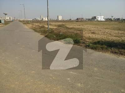 ڈی ایچ اے فیز 7 - بلاک ایکس فیز 7,ڈیفنس (ڈی ایچ اے),لاہور میں 1 کنال رہائشی پلاٹ 3.7 کروڑ میں برائے فروخت۔