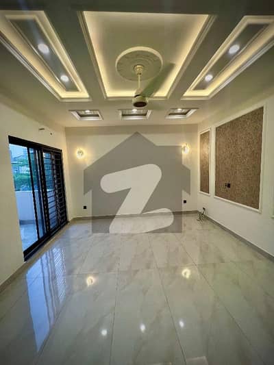 نشیمنِ اقبال فیز 2 نشیمنِ اقبال,لاہور میں 3 کمروں کا 5 مرلہ مکان 1.8 کروڑ میں برائے فروخت۔