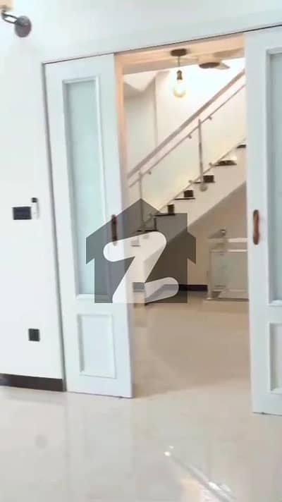 جی ۔ 13 اسلام آباد میں 2 کمروں کا 4 مرلہ مکان 4.35 کروڑ میں برائے فروخت۔