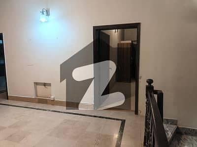 جی ۔ 13 اسلام آباد میں 4 کمروں کا 8 مرلہ مکان 4.75 کروڑ میں برائے فروخت۔