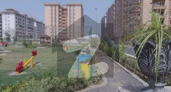 عسکری 10 - سیکٹر ایف عسکری 10,عسکری,لاہور میں 3 کمروں کا 10 مرلہ فلیٹ 3.2 کروڑ میں برائے فروخت۔