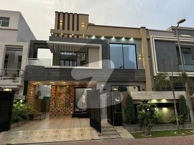 بحریہ ٹاؤن جوہر بلاک بحریہ ٹاؤن سیکٹر ای,بحریہ ٹاؤن,لاہور میں 5 کمروں کا 10 مرلہ مکان 4.3 کروڑ میں برائے فروخت۔