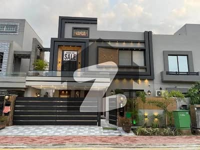 بحریہ ٹاؤن سیکٹر سی بحریہ ٹاؤن,لاہور میں 5 کمروں کا 10 مرلہ مکان 2.9 کروڑ میں برائے فروخت۔