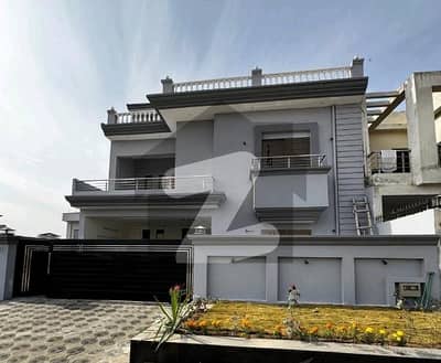 ایم پی سی ایچ ایس ۔ ملٹی گارڈنز بی ۔ 17,اسلام آباد میں 10 مرلہ مکان 4.5 کروڑ میں برائے فروخت۔