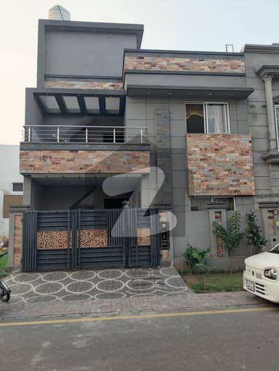 7.26 Marla House Ideal Location Near Park On 40 Feet Road For SALE In Dream Garden Lahore