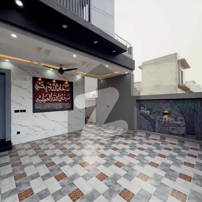 8 Marla Hot location House Available For Rent in Bahria Nasheman Lahore
