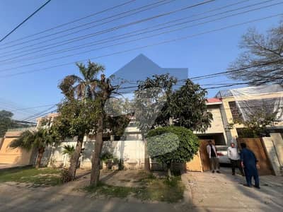 ماڈل ٹاؤن لاہور میں 3 کمروں کا 1 کنال مکان 8.5 کروڑ میں برائے فروخت۔