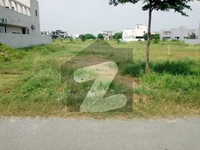 ڈی ایچ اے فیز 7 - بلاک ٹی فیز 7,ڈیفنس (ڈی ایچ اے),لاہور میں 1 کنال رہائشی پلاٹ 3.6 کروڑ میں برائے فروخت۔