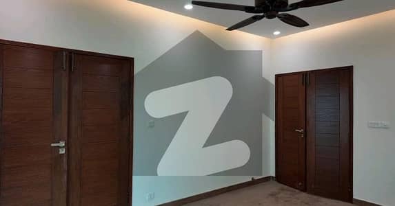 13 Marla Flat In Stunning Askari 10 Is Available For rent