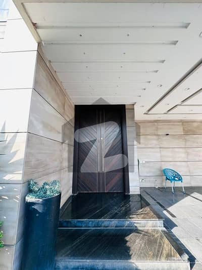 ڈی ایچ اے فیز 7 ڈیفنس (ڈی ایچ اے),لاہور میں 5 کمروں کا 1 کنال مکان 5.5 لاکھ میں کرایہ پر دستیاب ہے۔