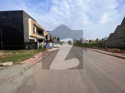 بحریہ ٹاؤن فیز 8 ۔ بلاک ای بحریہ ٹاؤن فیز 8,بحریہ ٹاؤن راولپنڈی,راولپنڈی میں 10 مرلہ رہائشی پلاٹ 1.1 کروڑ میں برائے فروخت۔