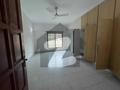 01 KANAL LOWER PORTION AVAILABLE FOR RENT