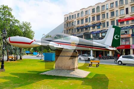 گالف ویو ریزیڈنسیا - فیز 1 گالف ویو ریذڈینشیاء,بحریہ ٹاؤن,لاہور میں 8 مرلہ کمرشل پلاٹ 5.5 کروڑ میں برائے فروخت۔