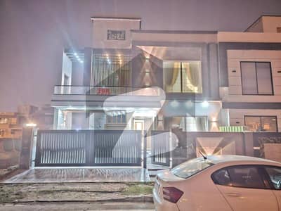 بحریہ ٹاؤن جینیپر بلاک بحریہ ٹاؤن سیکٹر سی,بحریہ ٹاؤن,لاہور میں 5 کمروں کا 10 مرلہ مکان 1.5 لاکھ میں کرایہ پر دستیاب ہے۔