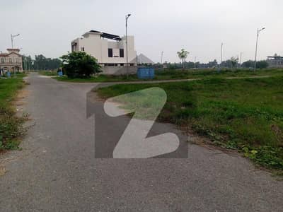 ڈی ایچ اے 9 ٹاؤن ۔ بلاک بی ڈی ایچ اے 9 ٹاؤن,ڈیفنس (ڈی ایچ اے),لاہور میں 5 مرلہ رہائشی پلاٹ 1.15 کروڑ میں برائے فروخت۔