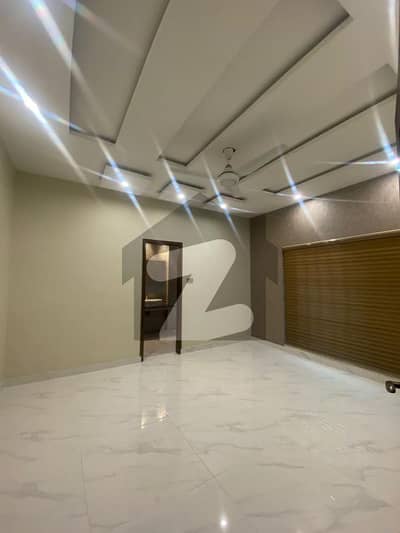 پیراگون سٹی لاہور میں 4 کمروں کا 10 مرلہ مکان 4.55 کروڑ میں برائے فروخت۔