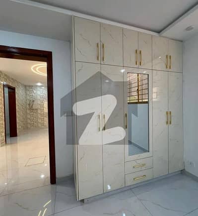 جی ۔ 9/1 جی ۔ 9,اسلام آباد میں 6 کمروں کا 14 مرلہ مکان 11.0 کروڑ میں برائے فروخت۔