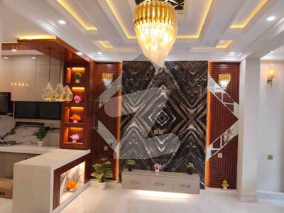 پارک ویو سٹی ۔ پلاٹینم بلاک پارک ویو سٹی,لاہور میں 4 کمروں کا 5 مرلہ مکان 85.0 ہزار میں کرایہ پر دستیاب ہے۔