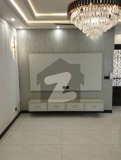 10 Marla House For Sale In Lake City