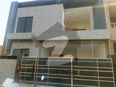 ایل ڈی اے ایوینیو لاہور میں 6 کمروں کا 10 مرلہ مکان 3.5 کروڑ میں برائے فروخت۔