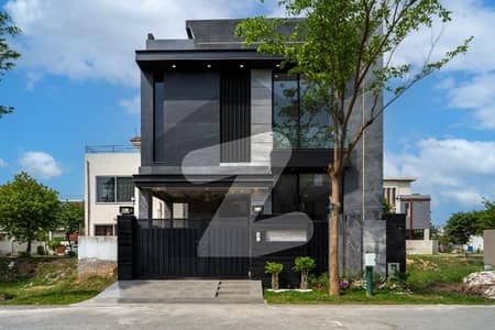 ڈی ایچ اے 9 ٹاؤن ڈیفنس (ڈی ایچ اے),لاہور میں 3 کمروں کا 5 مرلہ مکان 2.15 کروڑ میں برائے فروخت۔