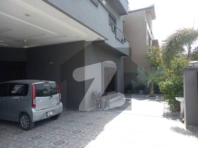 او پی ایف ہاؤسنگ سکیم لاہور میں 7 کمروں کا 1 کنال مکان 5.75 کروڑ میں برائے فروخت۔