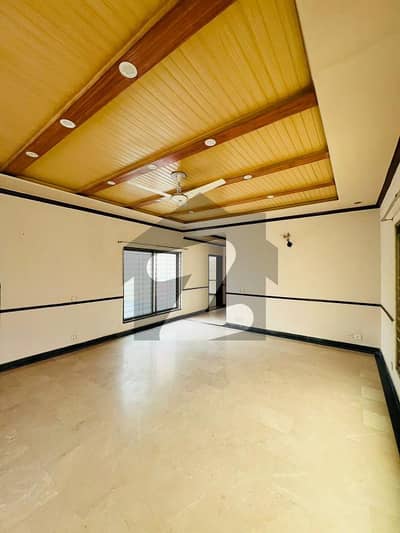 1 Kanal Upper Portion 3 Beds