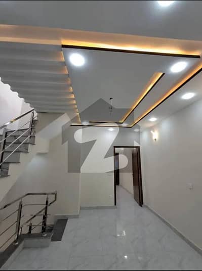 فارمانئیٹس ہاؤسنگ سکیم لاہور میں 3 کمروں کا 3 مرلہ مکان 60.0 ہزار میں کرایہ پر دستیاب ہے۔