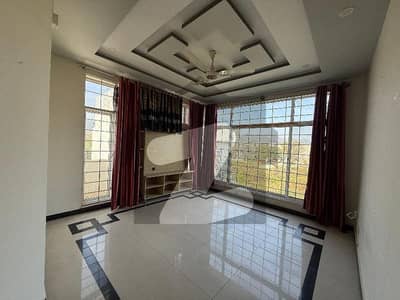 ڈی ۔ 12 اسلام آباد میں 3 کمروں کا 5 مرلہ بالائی پورشن 65.0 ہزار میں کرایہ پر دستیاب ہے۔