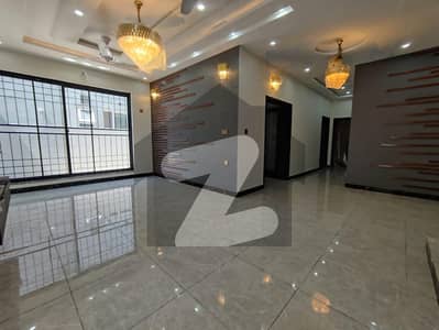 لیک سٹی ۔ سیکٹرایم ۔ 7 لیک سٹی,رائیونڈ روڈ,لاہور میں 3 کمروں کا 12 مرلہ زیریں پورشن 1.1 لاکھ میں کرایہ پر دستیاب ہے۔