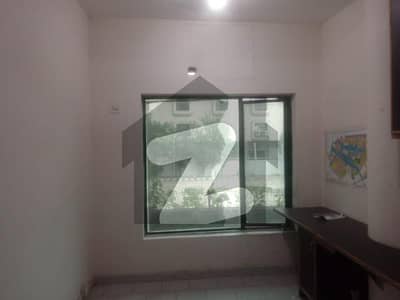 135 Sqft Commercial Office In Plaza In Gulberg Main Boulevard Gulbeg 3 Lahore