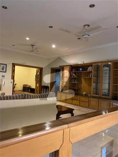 ایف ۔ 8 اسلام آباد میں 5 کمروں کا 1 کنال مکان 40.0 کروڑ میں برائے فروخت۔