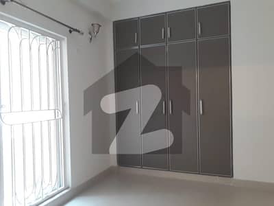 عسکری 1 عسکری,لاہور میں 3 کمروں کا 10 مرلہ فلیٹ 1.35 لاکھ میں کرایہ پر دستیاب ہے۔