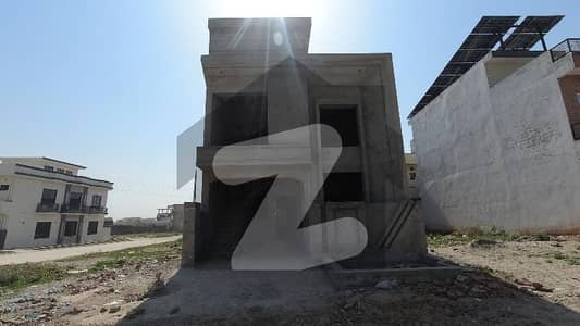 جناح گارڈنز فیز 1 جناح گارڈنز,ایف ای سی ایچ ایس,اسلام آباد میں 4 کمروں کا 5 مرلہ مکان 2.15 کروڑ میں برائے فروخت۔