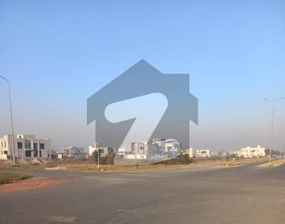 ڈی ایچ اے فیز 8 - بلاک زیڈ 6 ڈی ایچ اے فیز 8,ڈیفنس (ڈی ایچ اے),لاہور میں 1 کنال رہائشی پلاٹ 2.15 کروڑ میں برائے فروخت۔