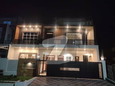 جی ۔ 13 اسلام آباد میں 6 کمروں کا 14 مرلہ مکان 3.8 لاکھ میں کرایہ پر دستیاب ہے۔